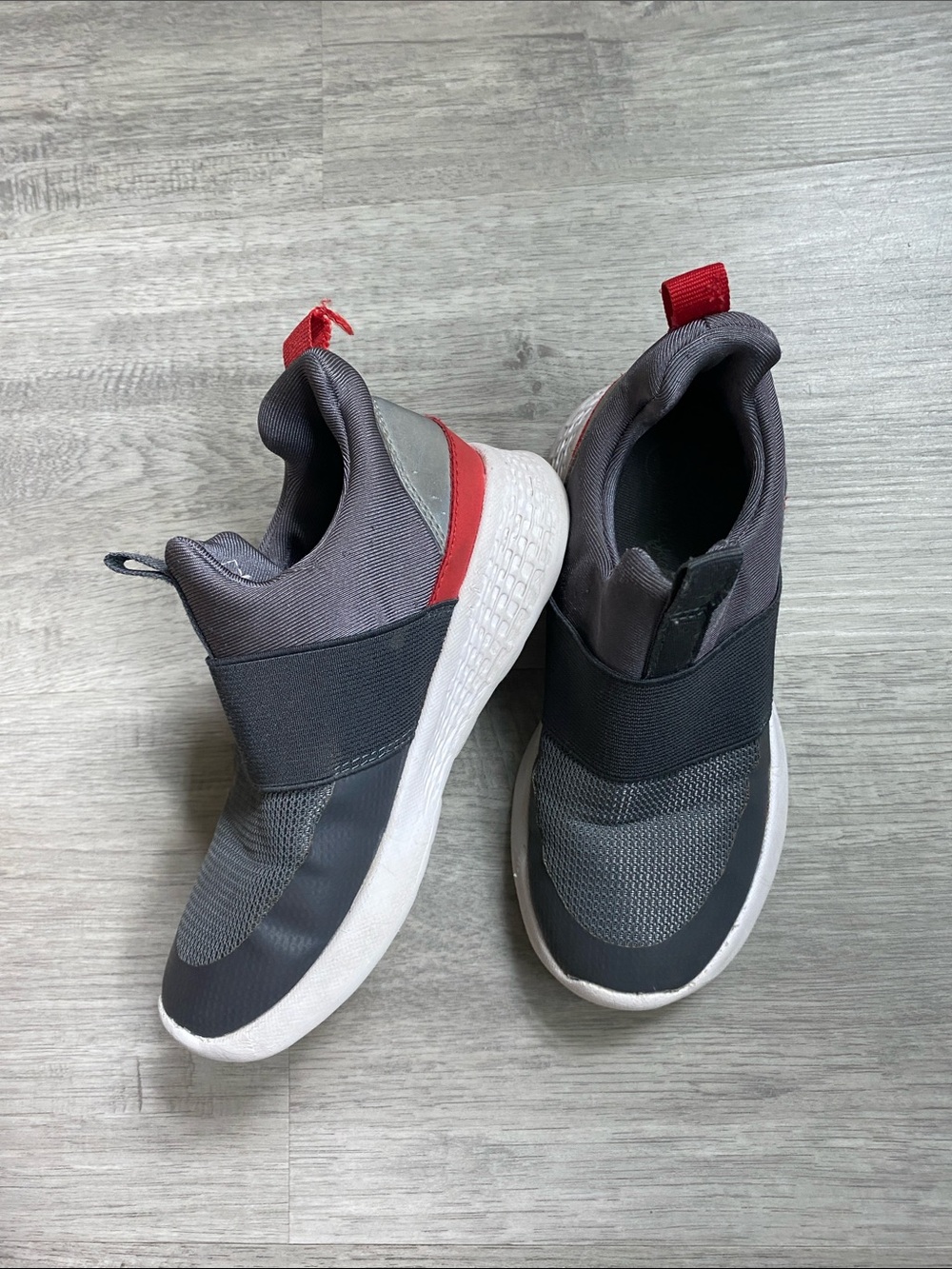 Cat & Jack Grey slip on sneaker size 11 - Picture 2 of 5